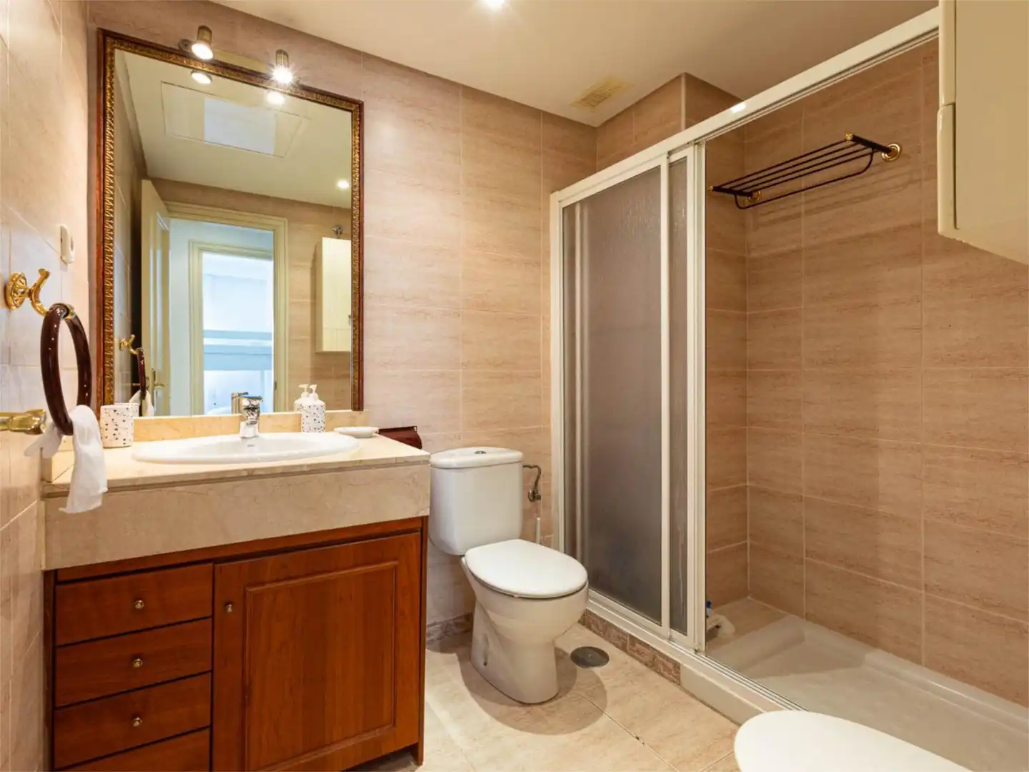 Flat for rent in Bulevar Ashmawi, 6, La Carolina - Guadalpín Bathroom of Flat for rent in Marbella with Air Conditioner, Heating and Private garden