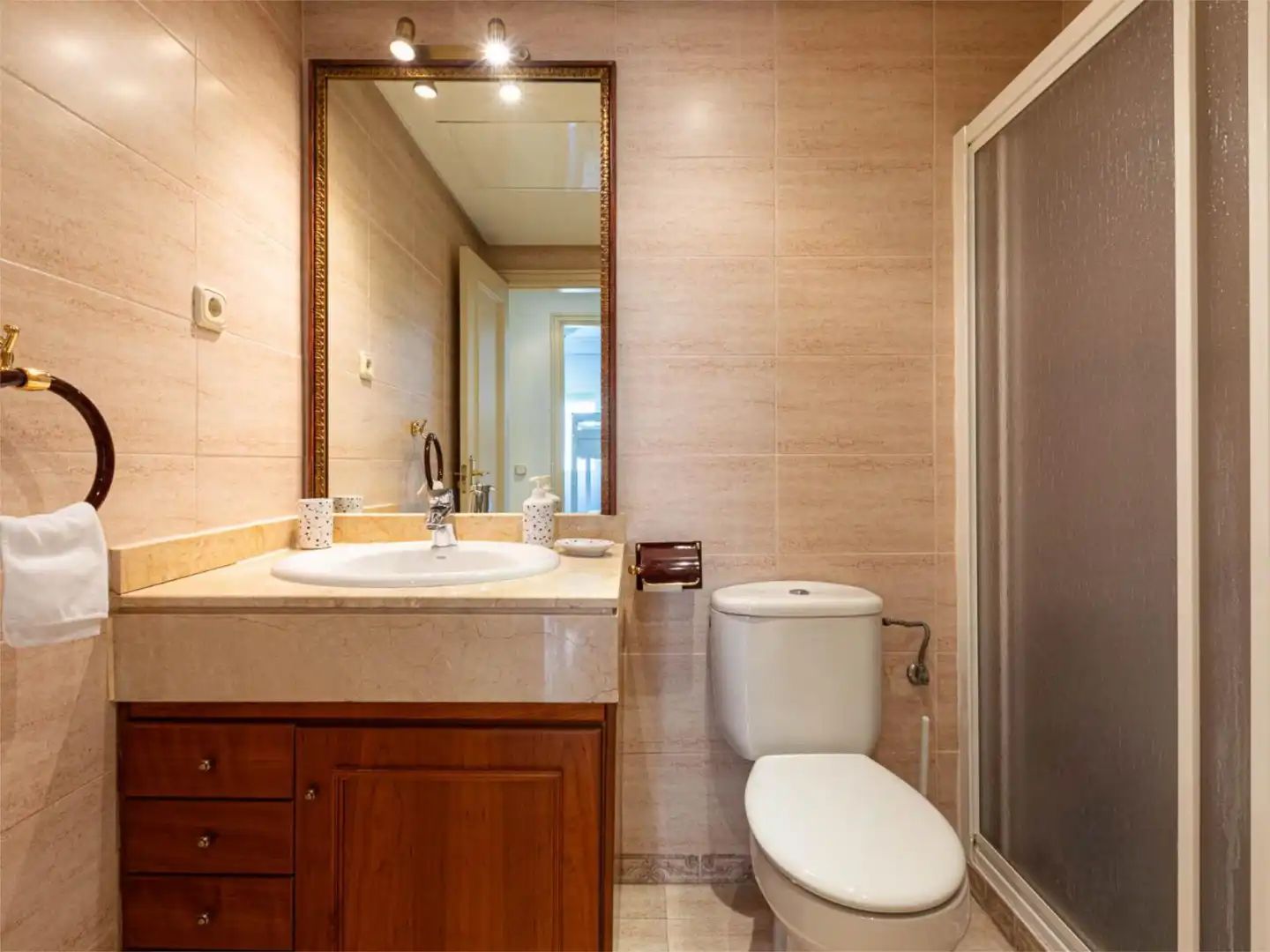 Flat for rent in Bulevar Ashmawi, 6, La Carolina - Guadalpín Bathroom of Flat for rent in Marbella with Air Conditioner, Heating and Private garden