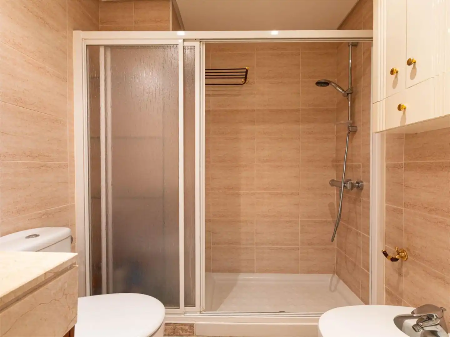 Flat for rent in Bulevar Ashmawi, 6, La Carolina - Guadalpín Bathroom of Flat for rent in Marbella with Air Conditioner, Heating and Private garden
