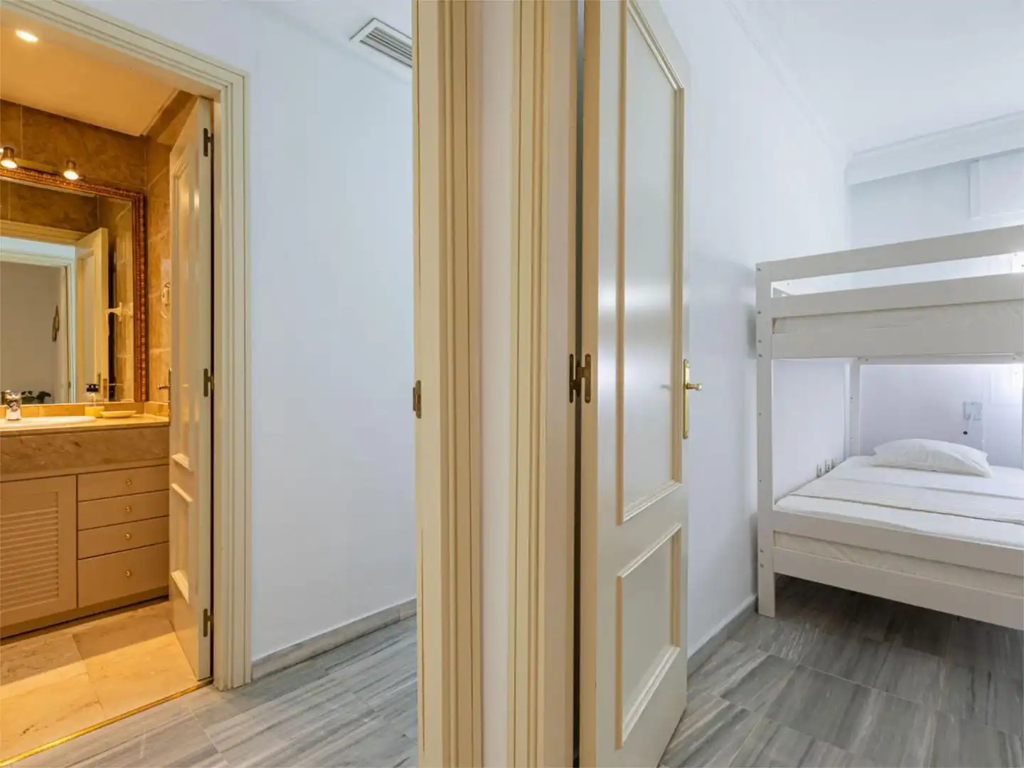 Flat for rent in Bulevar Ashmawi, 6, La Carolina - Guadalpín Flat for rent in Marbella with Air Conditioner, Heating and Private garden