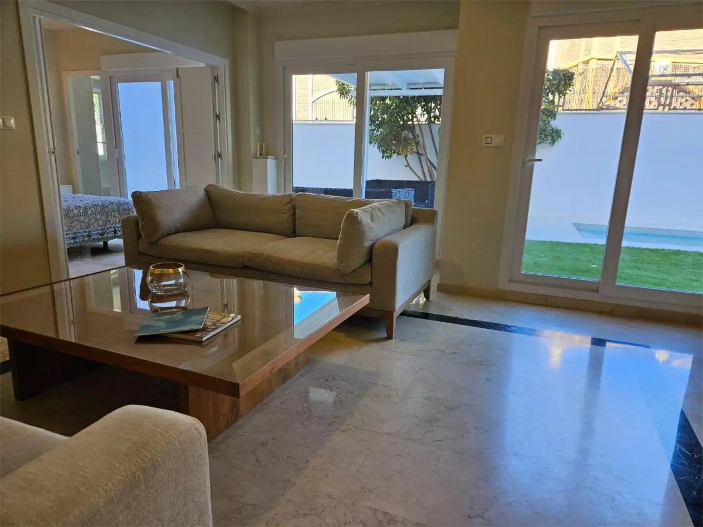 Sala d'estar de Pis de lloguer en Marbella amb Aire condicionat, Calefacció i Parquet