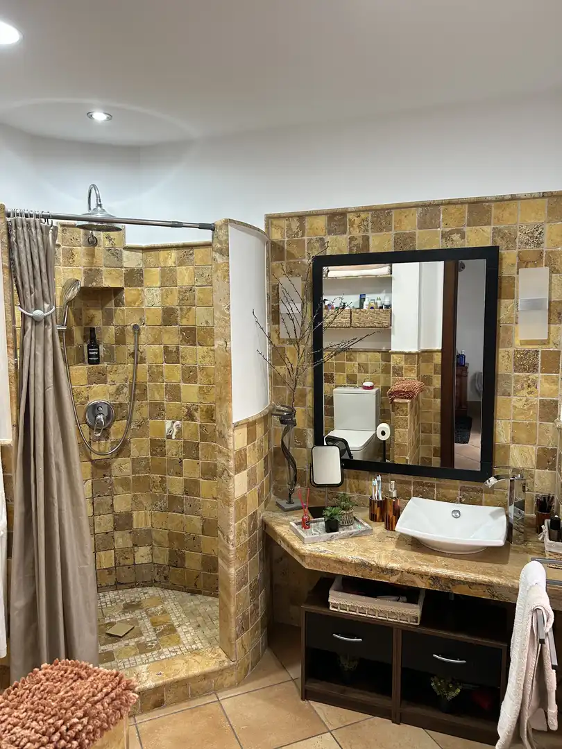 Piso en venta en Calle Alfredo Calderón, 810, La Carolina Baño de Piso en venta en La Carolina con Aire acondicionado, Calefacción y Jardín privado