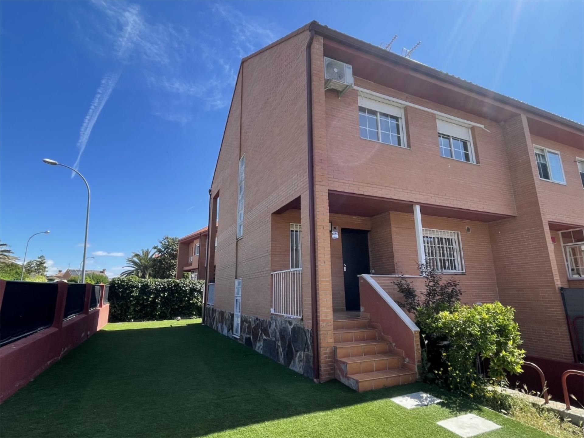 Exterior view of Flat for sale in Fuente El Saz de Jarama  with Air Conditioner, Heating and Private garden