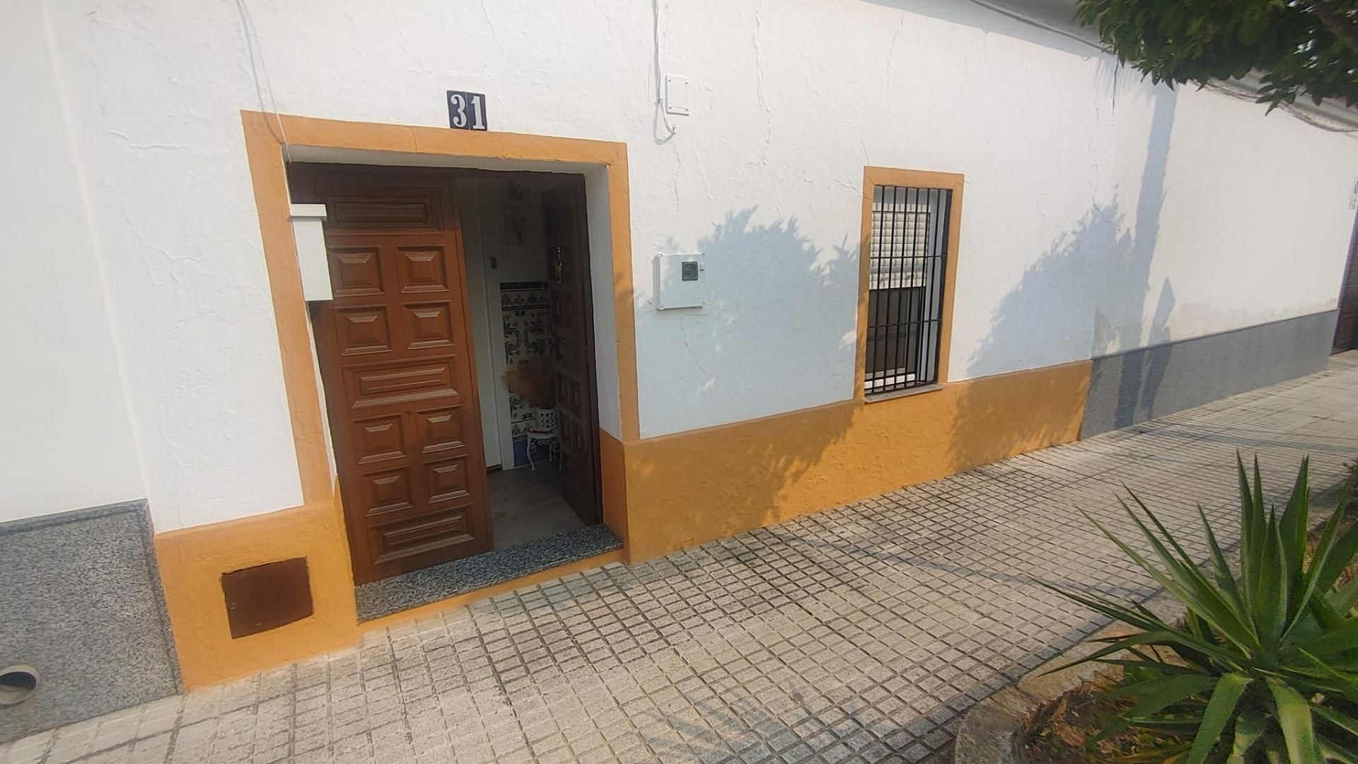 Exterior view of Single-family semi-detached for sale in Higuera la Real  with Terrace, Furnished and Oven