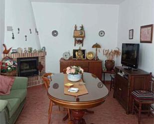 Sala d'estar de Casa o xalet en venda en  Madrid Capital amb Jardí privat, Terrassa i Traster