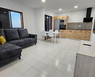 Sala d'estar de Pis de lloguer en Moya (Las Palmas) amb Terrassa, Moblat i Balcó