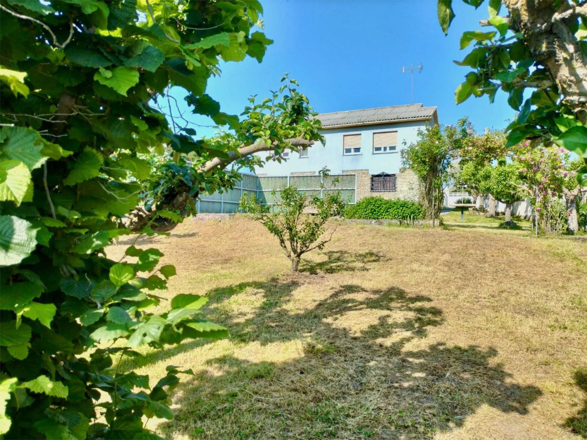 Jardí de Casa o xalet en venda en Valdeolea amb Jardí privat, Terrassa i Piscina