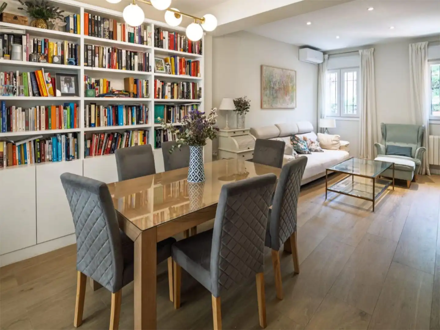 Dining room of Flat for sale in Sevilla  with Air Conditioner, Heating and Parquet flooring