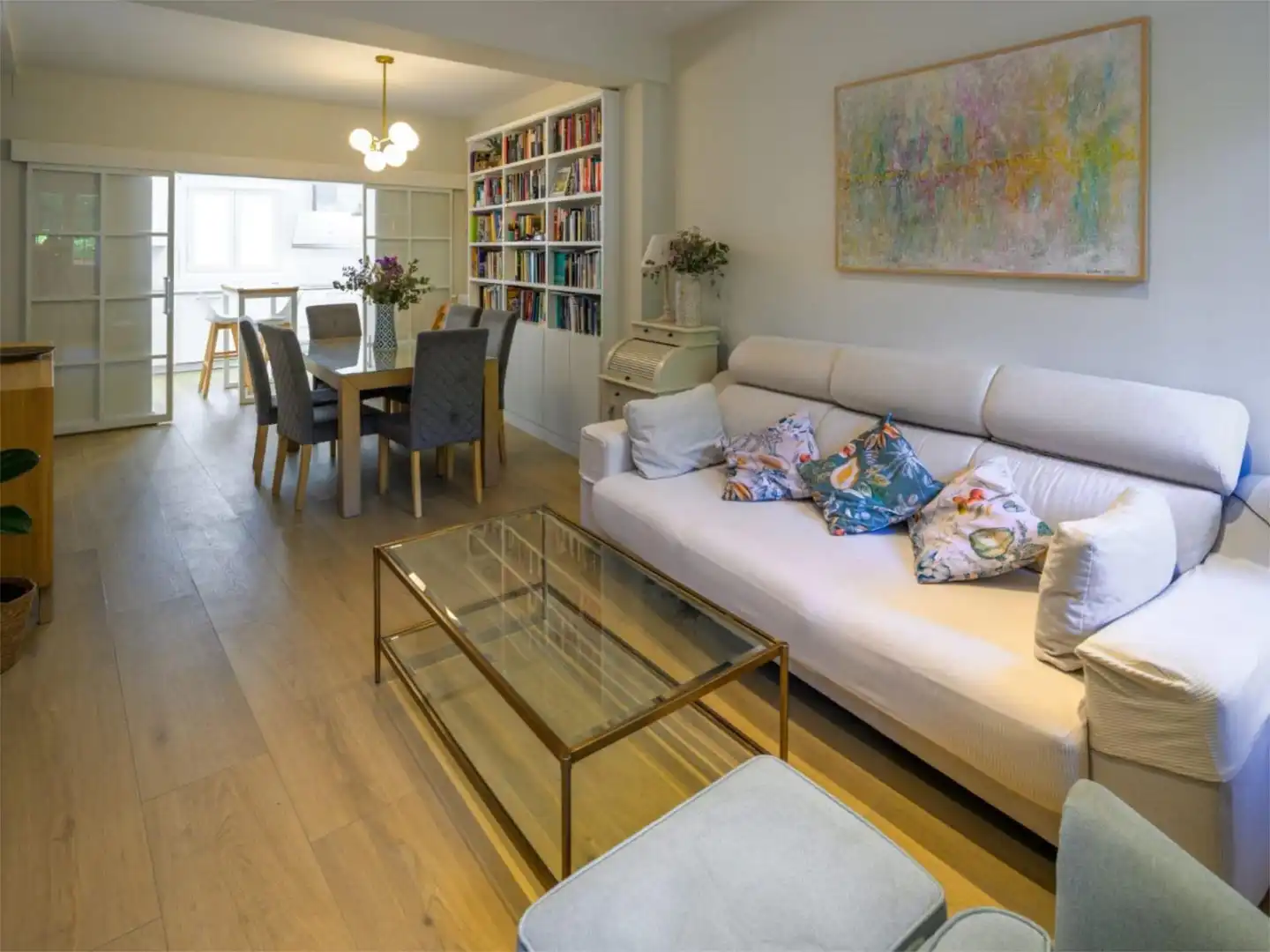 Living room of Flat for sale in Sevilla  with Air Conditioner, Heating and Parquet flooring