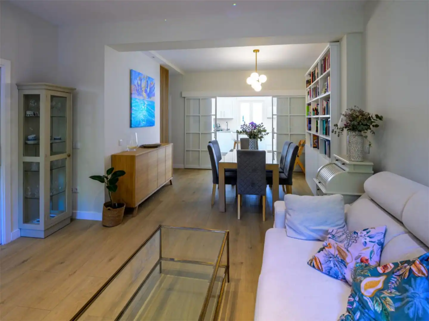 Living room of Flat for sale in Sevilla  with Air Conditioner, Heating and Parquet flooring
