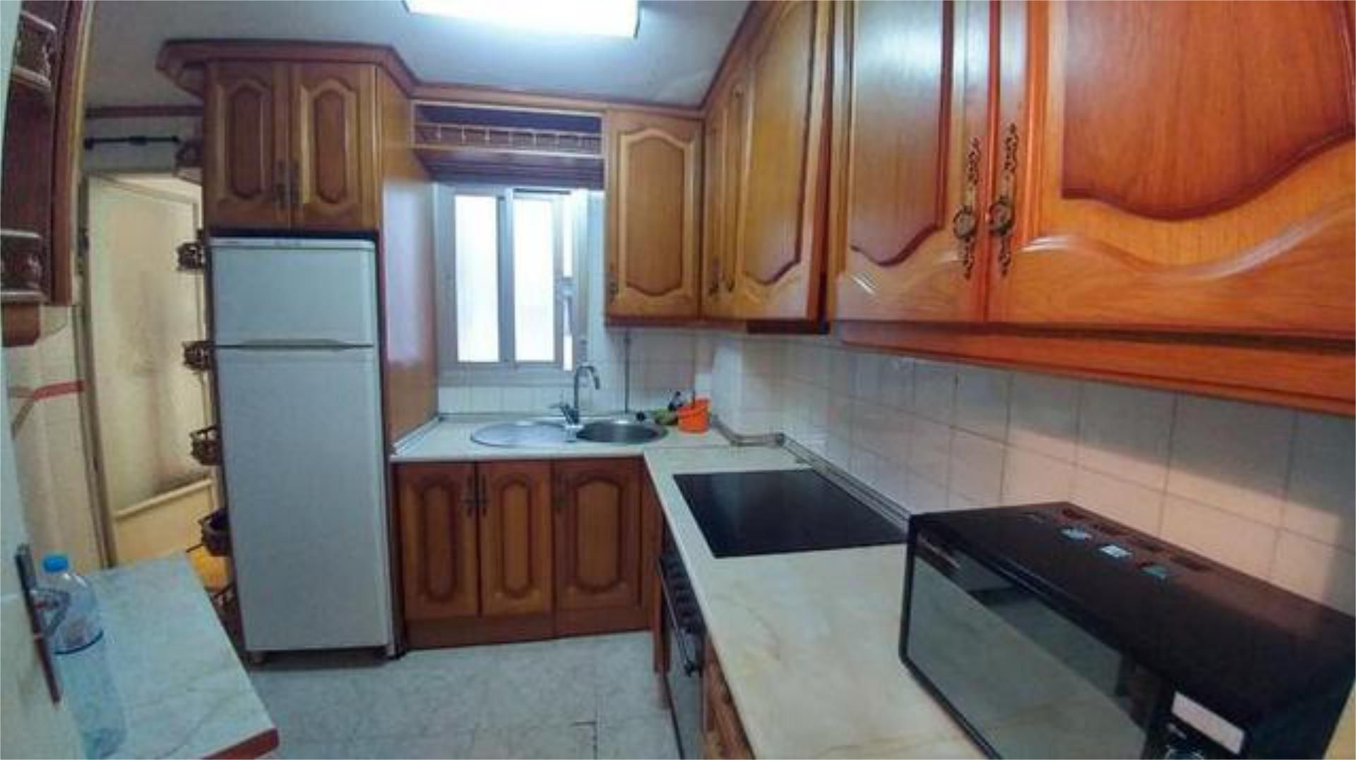 Cuina de Pis de lloguer en  Granada Capital amb Calefacció, Terrassa i Traster