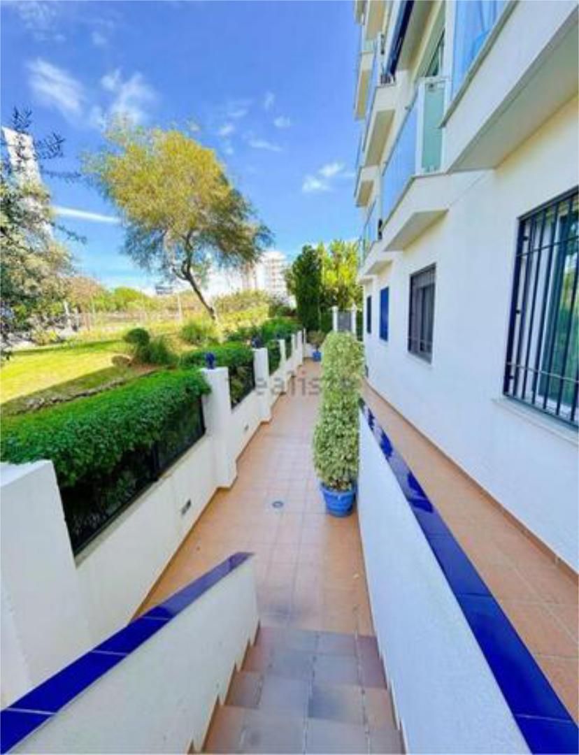 Vista exterior de Àtic en venda en Marbella amb Terrassa i Piscina