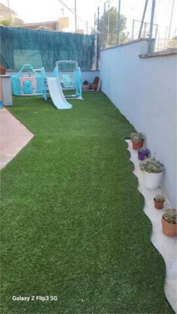 Garden of Study to rent in Abrera