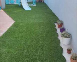 Garden of Study to rent in Abrera