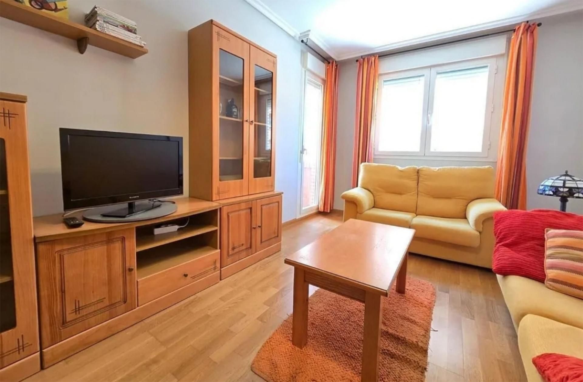 Sala d'estar de Pis de lloguer en Móstoles amb Aire condicionat, Calefacció i Parquet