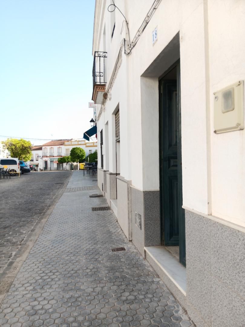 Vista exterior de Casa adosada en venda en El Pedroso amb Traster