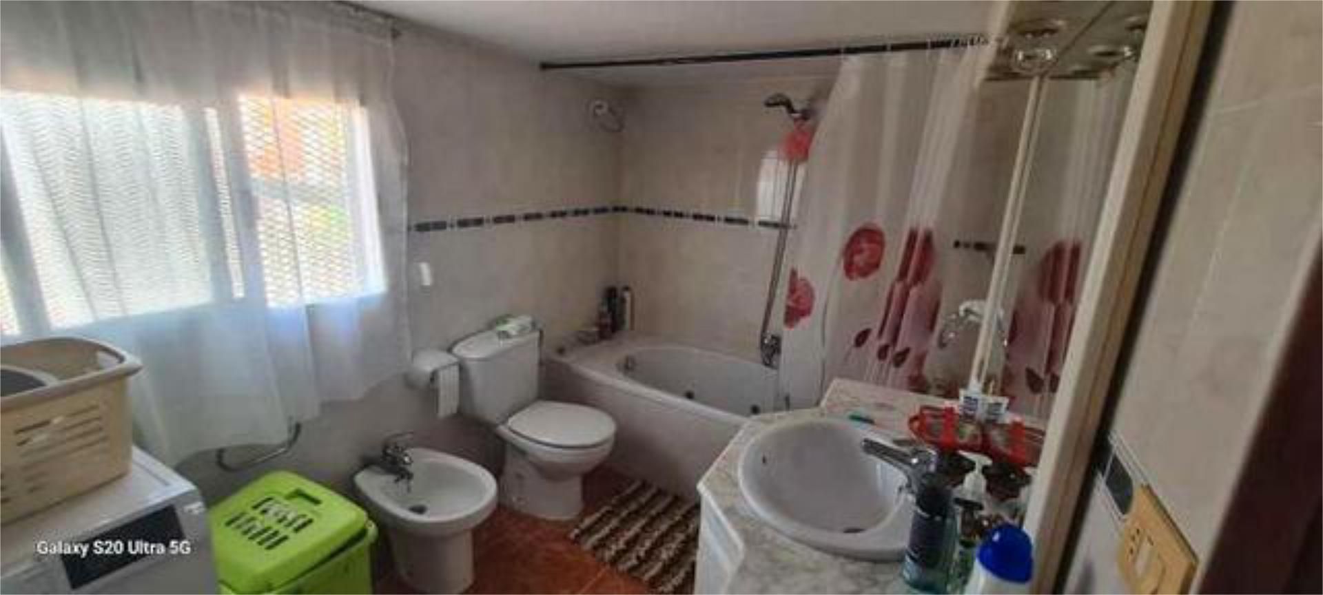 Bany de Casa o xalet en venda en Castellón de la Plana / Castelló de la Plana amb Calefacció, Terrassa i Traster