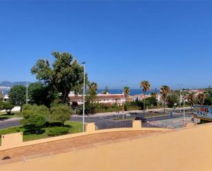 Exterior view of Single-family semi-detached for sale in Algeciras  with Terrace, Community parking and Balcony