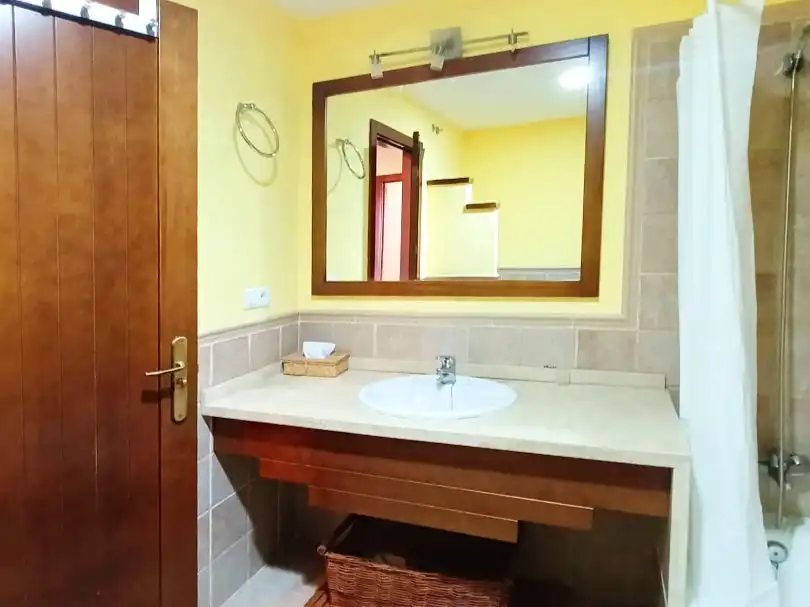 Wohnung zum Verkauf in Calle Casa de Santa Margarita, 7, Isla Canela Badezimmer von Wohnung zum Verkauf in Ayamonte mit Heizung, Privatgarten und Parkett