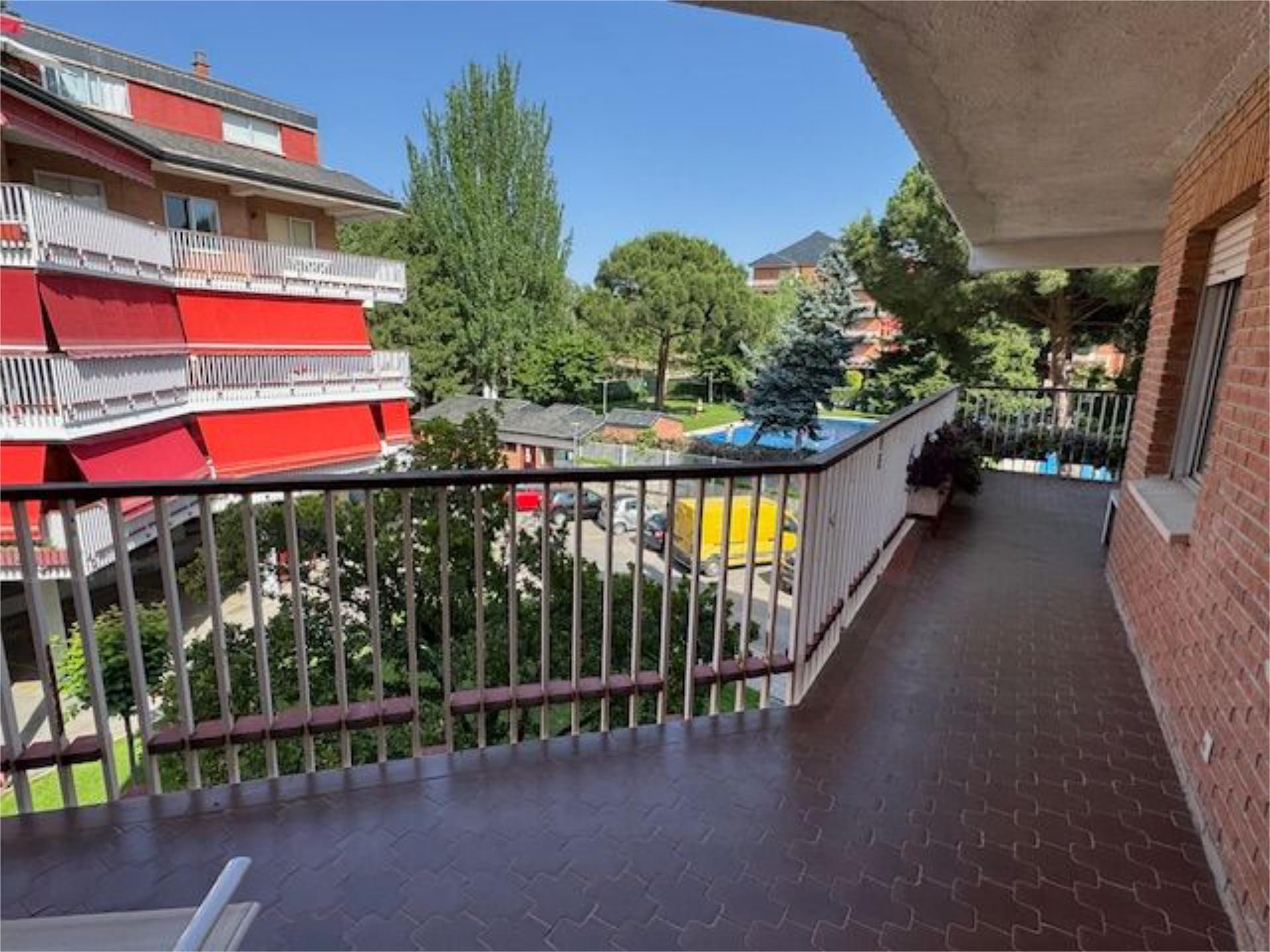 Exterior view of Flat for sale in Colmenarejo  with Heating, Private garden and Terrace