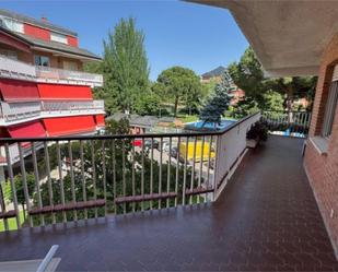 Vista exterior de Pis en venda en Colmenarejo amb Calefacció, Jardí privat i Terrassa
