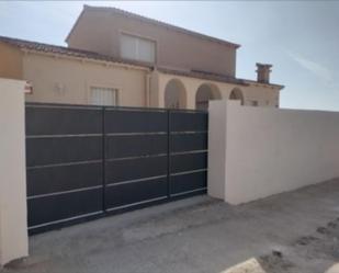 Vista exterior de Casa o xalet en venda en Elda amb Piscina