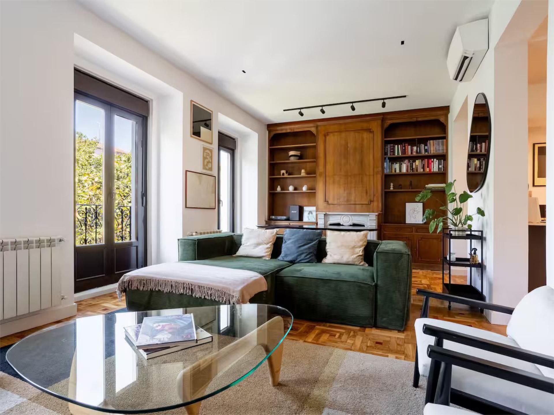 Sala d'estar de Pis en venda en  Madrid Capital amb Aire condicionat i Balcó