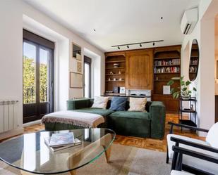 Sala d'estar de Pis en venda en  Madrid Capital amb Aire condicionat i Balcó