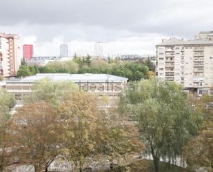 Vista exterior de Pis en venda en Vitoria - Gasteiz amb Balcó