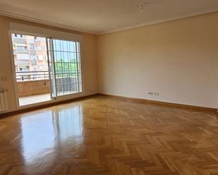 Sala d'estar de Pis de lloguer en San Sebastián de los Reyes amb Calefacció, Parquet i Forn
