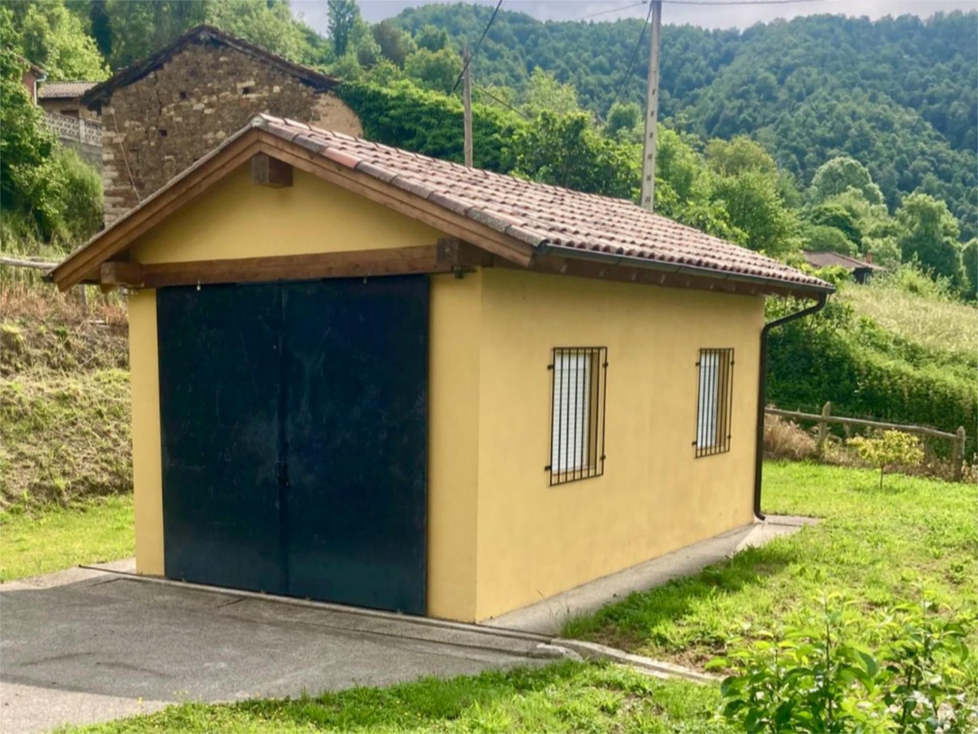 Exterior view of Constructible Land for sale in Quirós