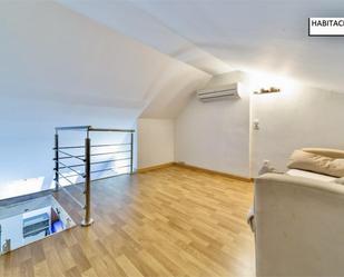 Duplex to share in  Valencia Capital  with Air Conditioner, Heating and Terrace