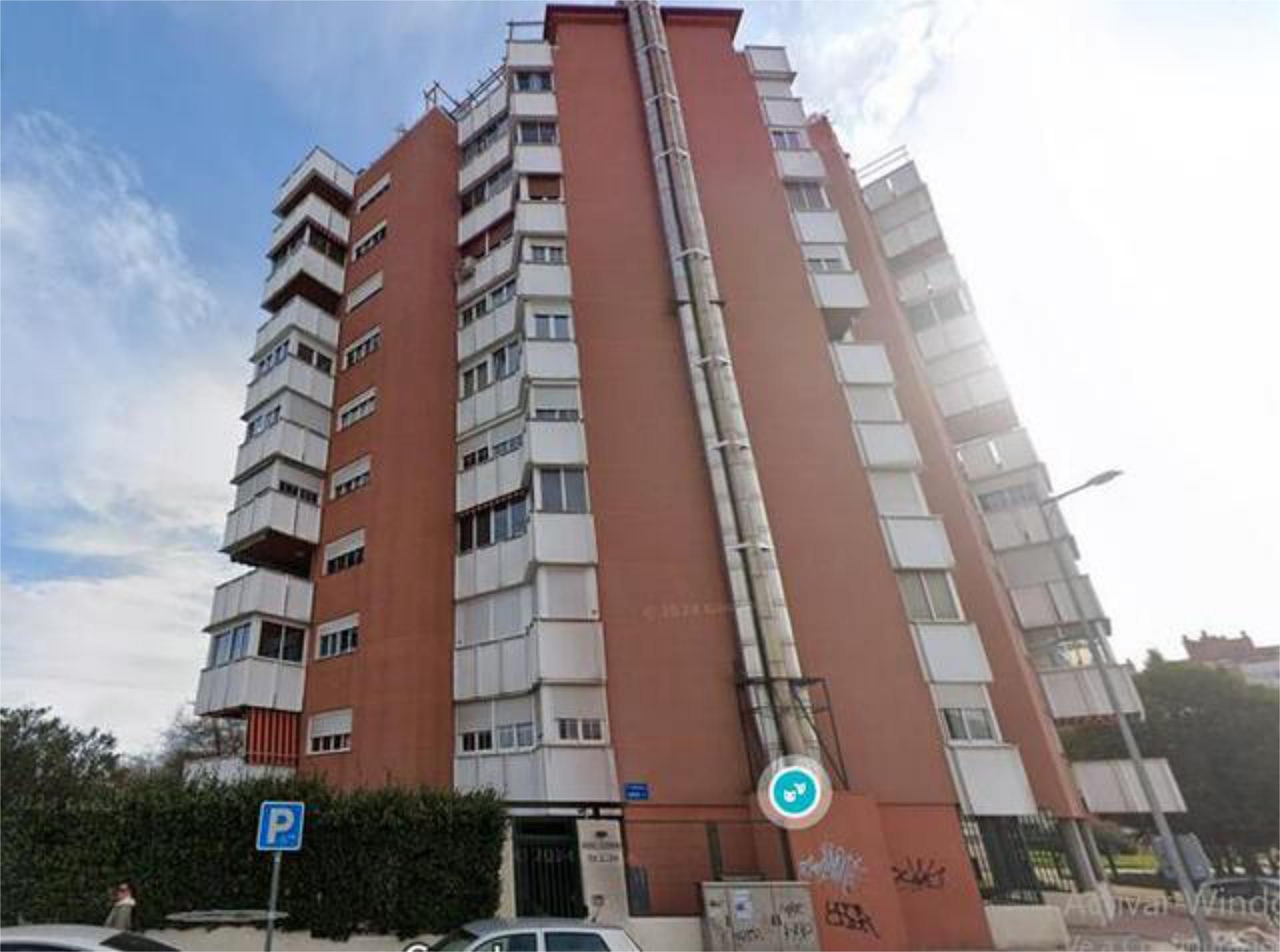Vista exterior de Àtic en venda en Móstoles amb Jardí privat