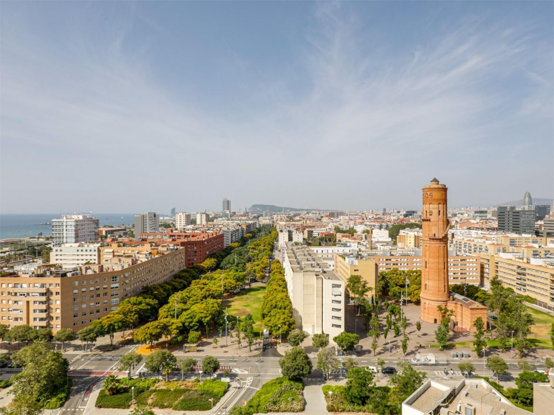 Exterior view of Flat for sale in  Barcelona Capital  with Air Conditioner, Terrace and Swimming Pool