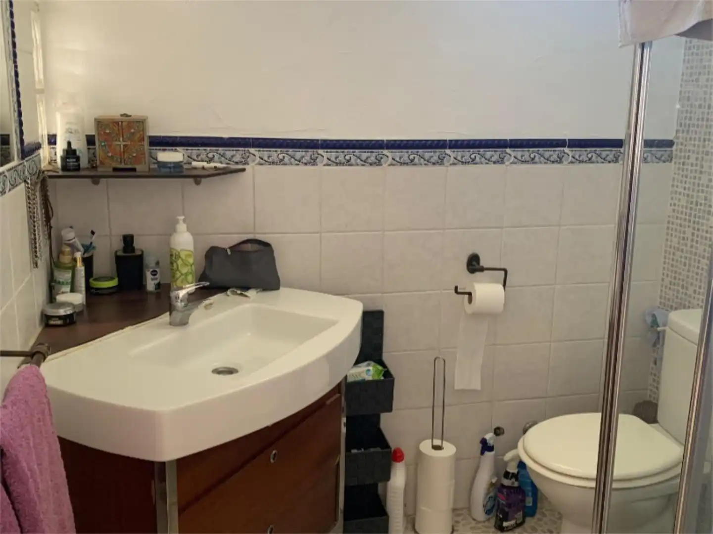 Bathroom of Apartments for share in Las Torres de Cotillas