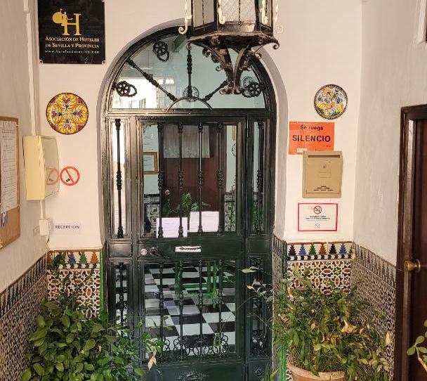 Casa adosada en venda a Carrer Barreduela Canarios, 4, San Bartolomé, Sevilla - imatge 1 Foto 1 de Casa adosada en venda a Carrer Barreduela Canarios, 4, San Bartolomé, Sevilla