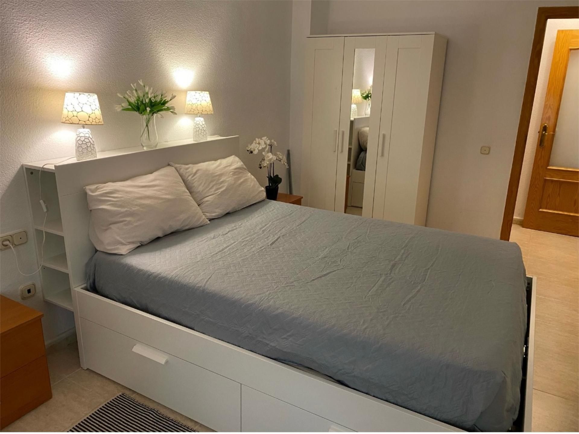 Dormitori de Apartament de lloguer en Roquetas de Mar amb Moblat i Aparcament comunitari