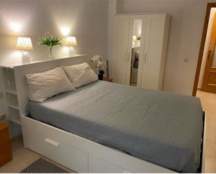 Dormitori de Apartament de lloguer en Roquetas de Mar amb Moblat i Aparcament comunitari