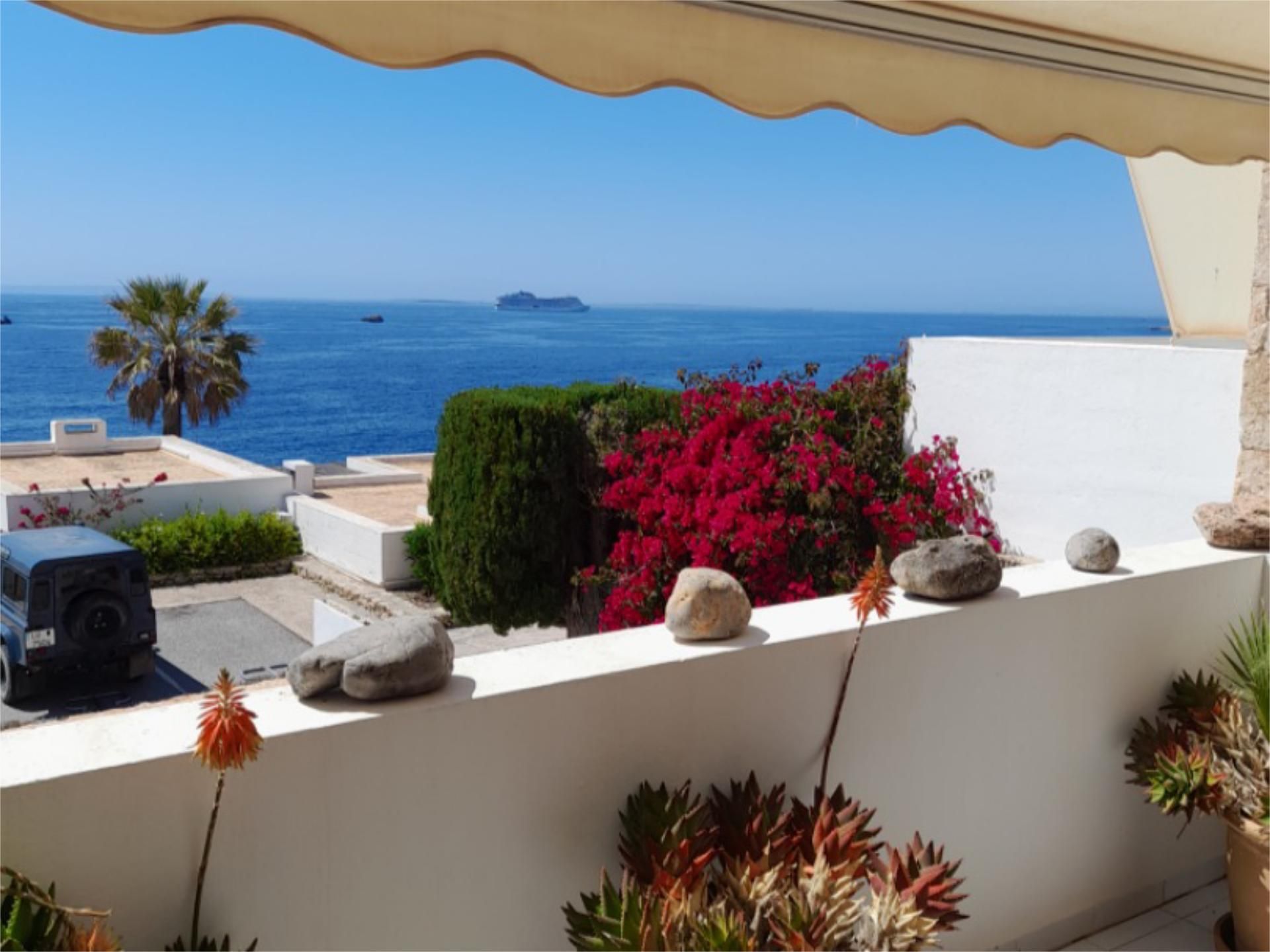 Vista exterior de Apartament de lloguer en Santa Eulària des Riu amb Terrassa, Piscina i Moblat