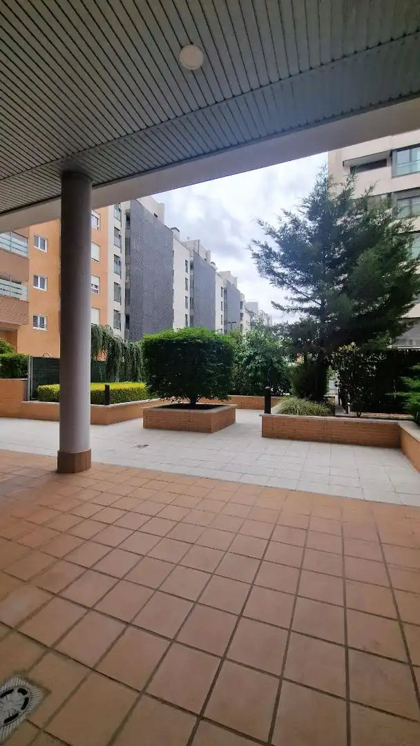 Piso de alquiler en Valdecarros Terraza de Piso de alquiler en Madrid con Aire acondicionado, Calefacción y Trastero