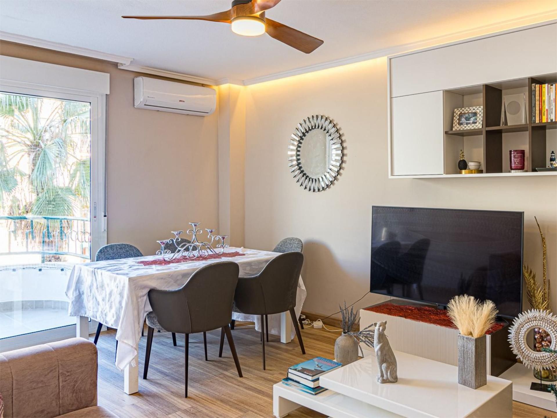 Dining room of Flat for sale in Torrevieja  with Air Conditioner and Terrace