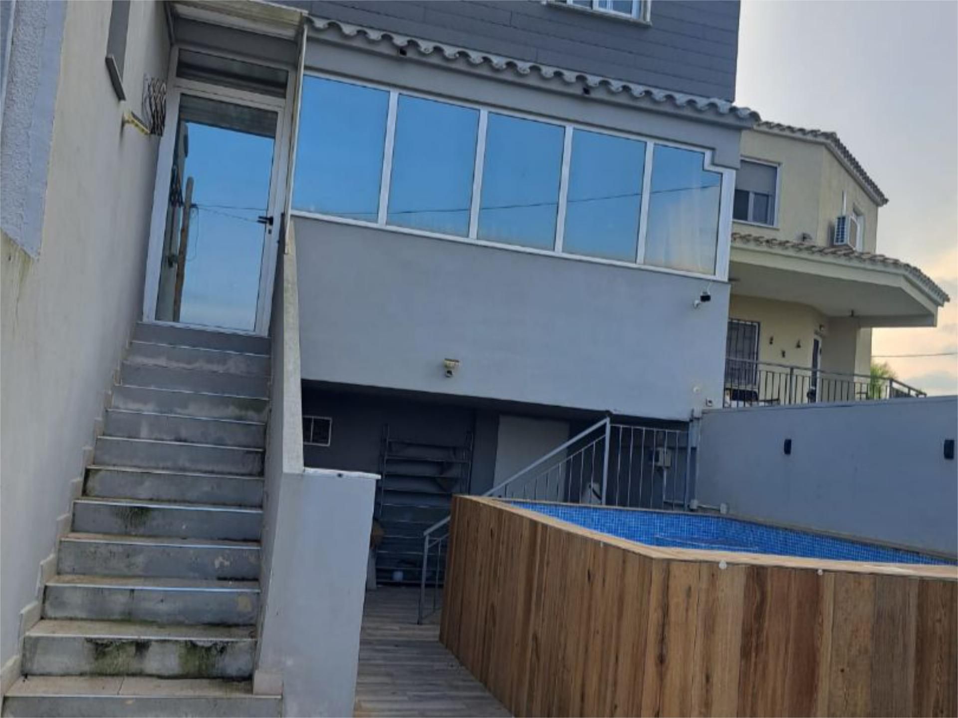 Exterior view of Single-family semi-detached for sale in Benicasim / Benicàssim  with Air Conditioner, Swimming Pool and Balcony