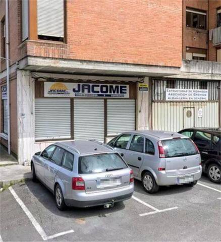 Local comercial en Alquiler en Solares - Valdecilla