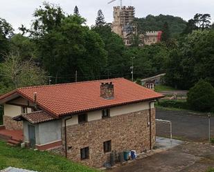 Vista exterior de Casa o xalet en venda en Gatika amb Terrassa i Balcó