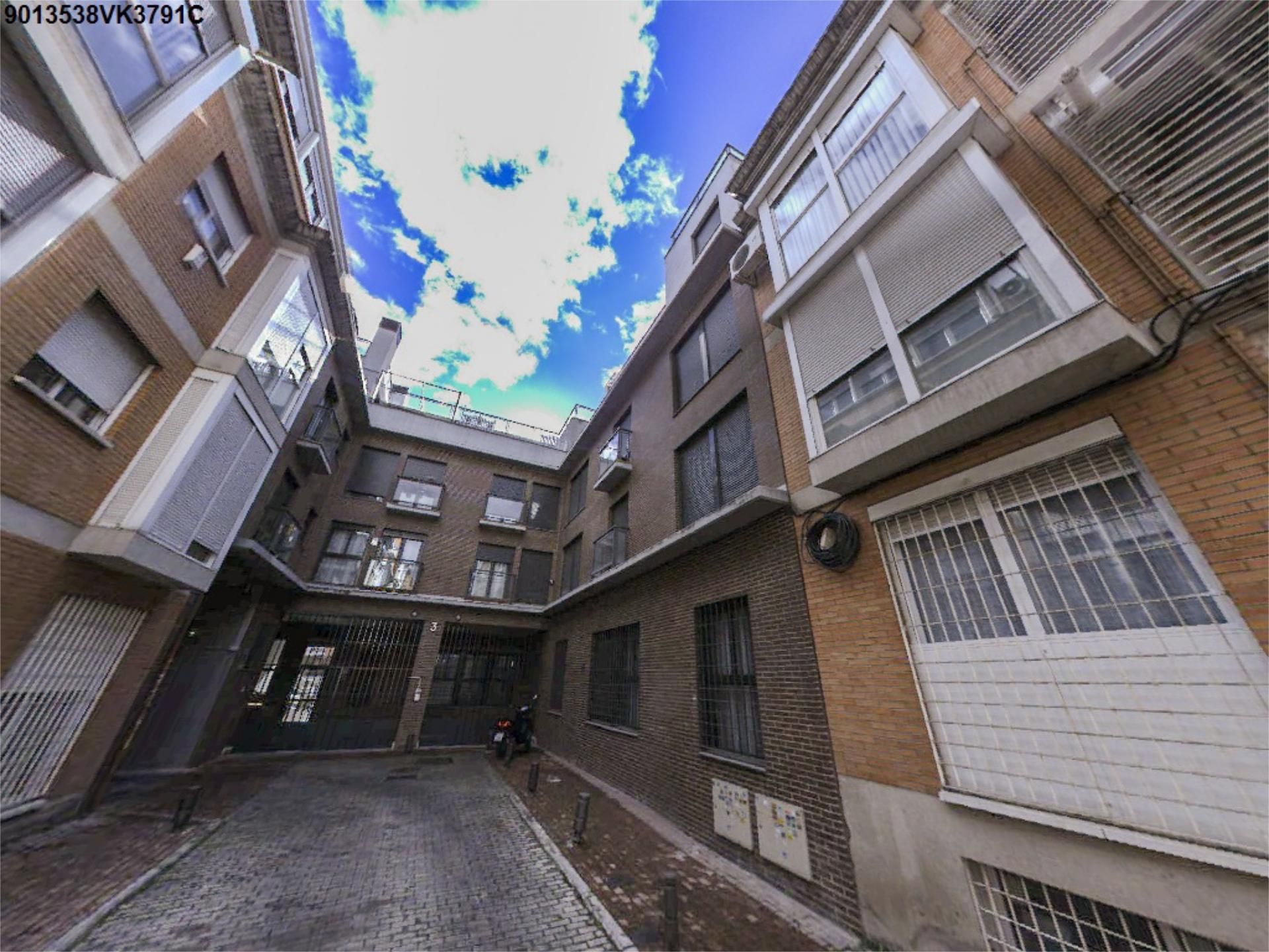 Exterior view of Attic for sale in  Madrid Capital  with Air Conditioner, Private garden and Parquet flooring