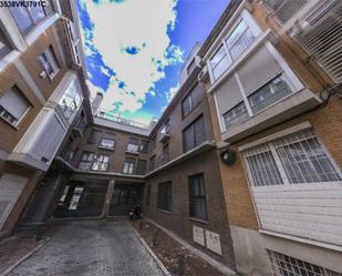 Exterior view of Attic for sale in  Madrid Capital  with Air Conditioner, Private garden and Parquet flooring