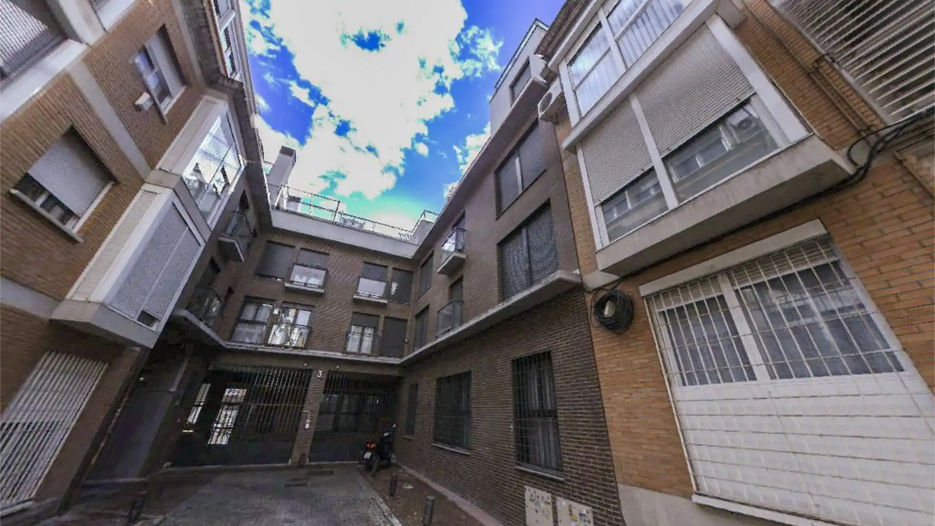 Vista exterior de Ático en venta en  Madrid Capital con Aire acondicionado, Calefacción y Jardín privado