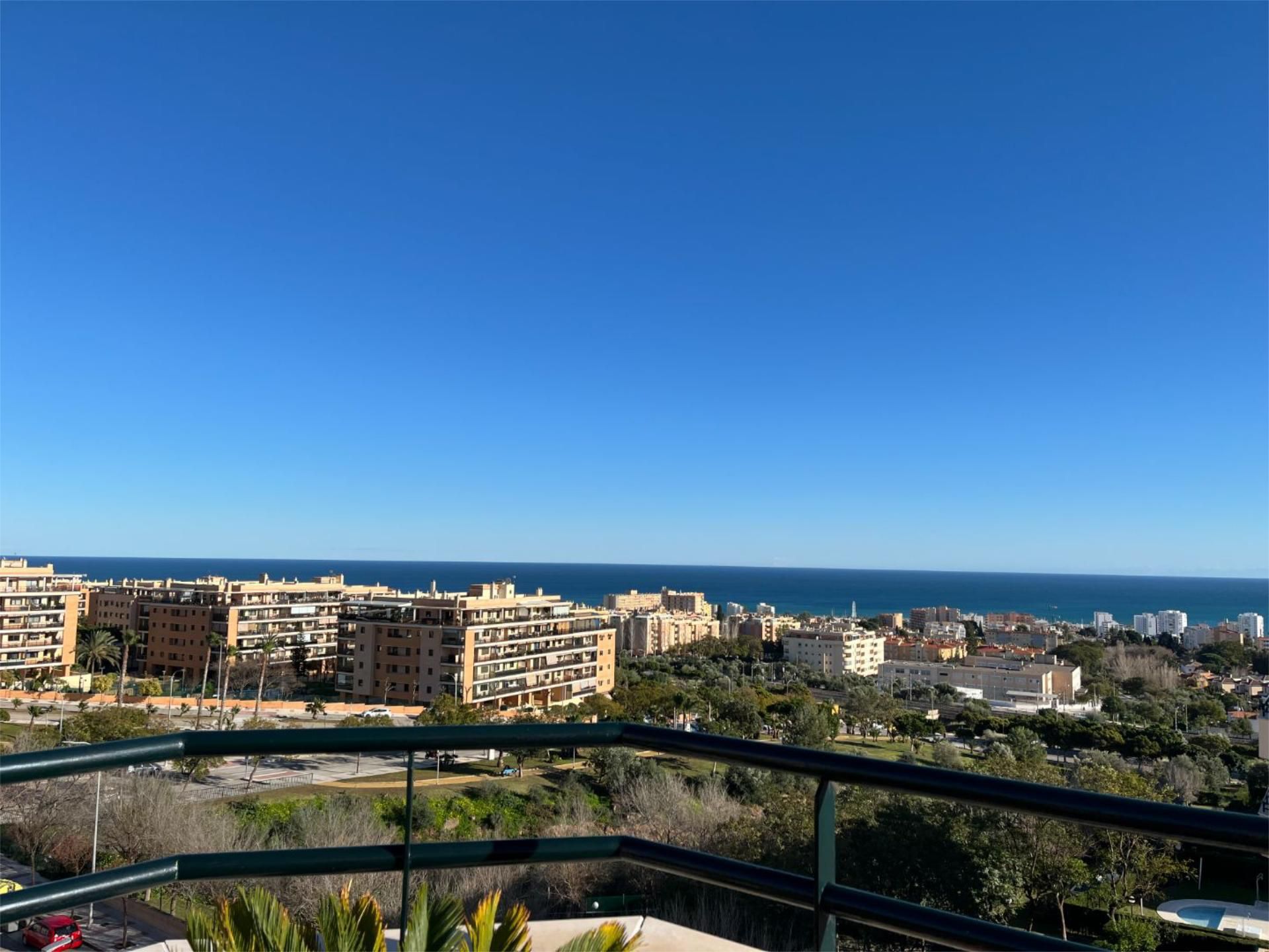 Vista exterior de Àtic en venda en Torremolinos amb Aire condicionat, Terrassa i Piscina