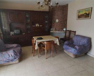 Sala d'estar de Pis en venda en Navarredonda de Gredos amb Terrassa, Moblat i Aparcament comunitari