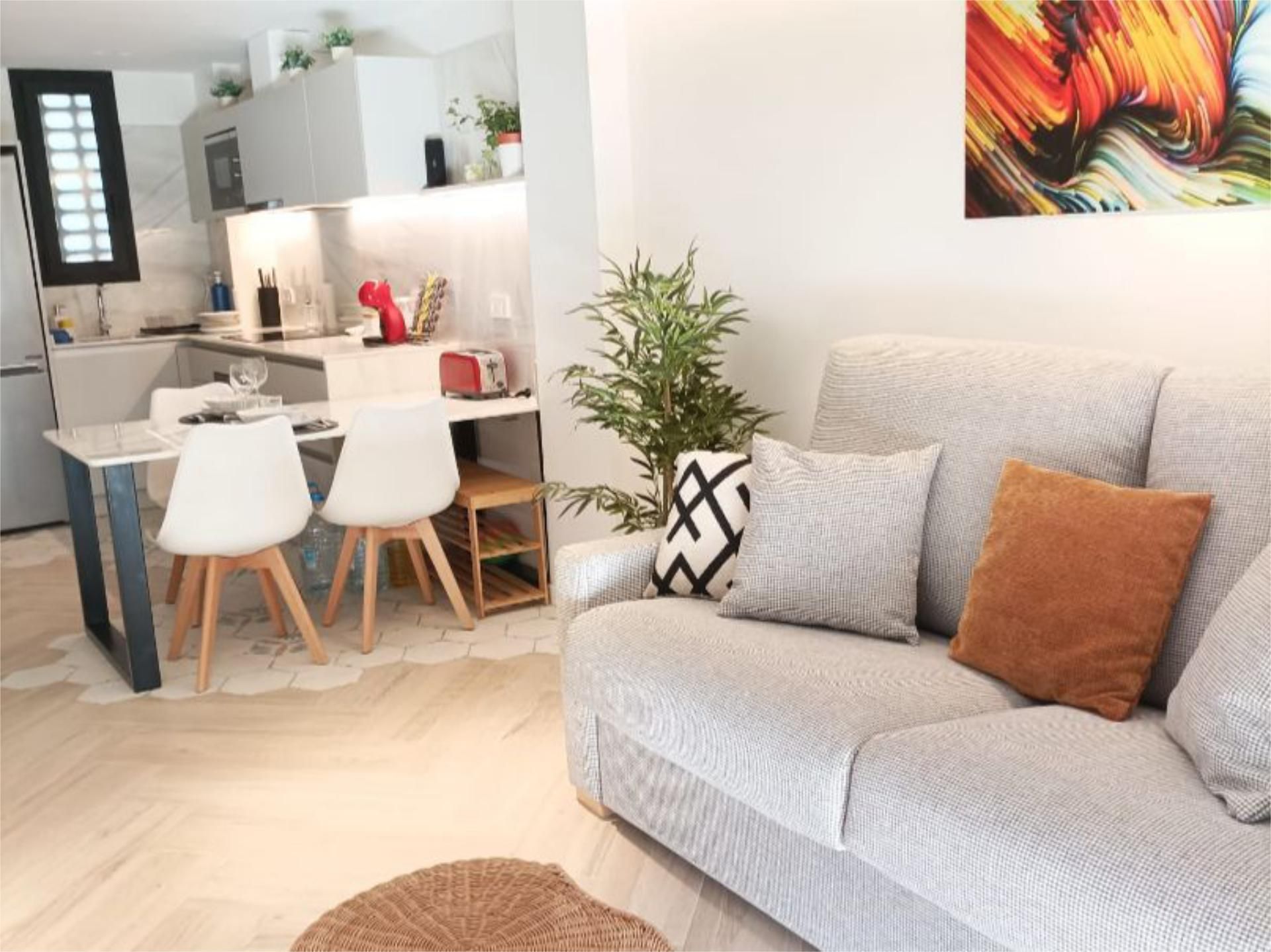 Sala d'estar de Pis de lloguer en Castell-Platja d'Aro amb Aire condicionat, Calefacció i Jardí privat